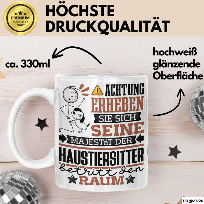 Haustiersitter Geschenk Tasse Lustiger Spruch Erheben Sie Sich Der Haustiersitter Betritt den Raum Weiß Trendation