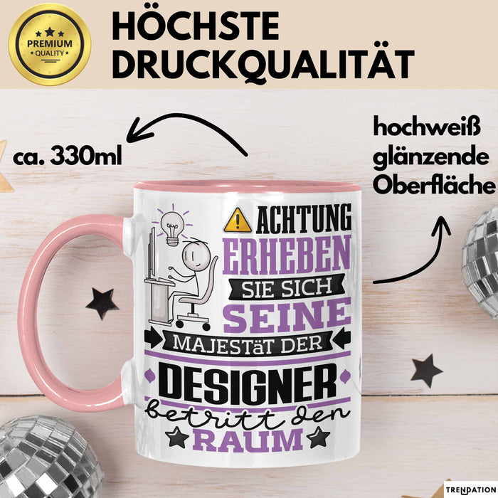 Designer Geschenk Tasse Lustiger Spruch Erheben Sie Sich Der Designer Betritt den Raum Rosa Trendation