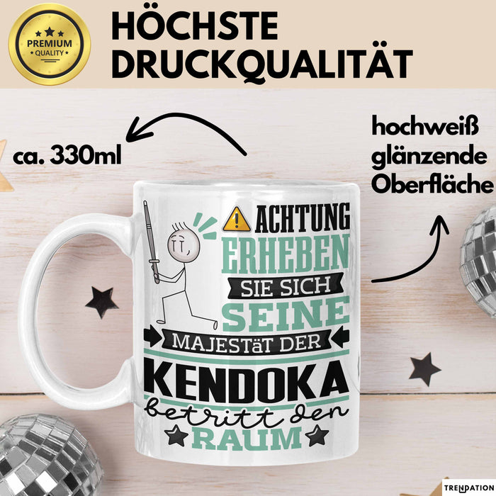 Kendoka Geschenk Tasse Lustiger Spruch Erheben Sie Sich Der Kendoka Betritt den Raum Weiß Trendation