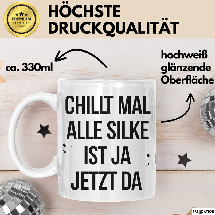 Silke Tasse Geschenk Chillt Mal Alle Silke Ist Ja Jetzt Da Geschenkidee Becher mit Name Weiß Trendation