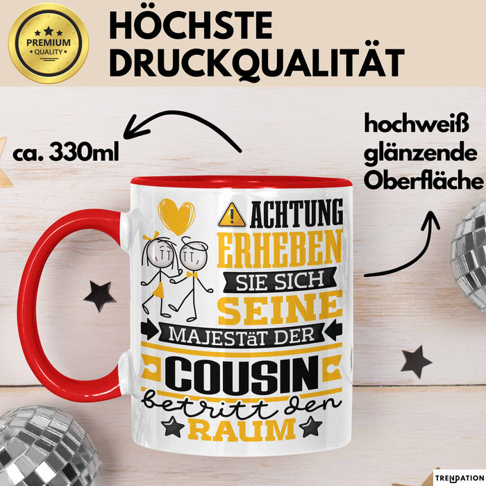 Cousin Geschenk Tasse Lustiger Spruch Erheben Sie Sich Der Cousin Betritt den Raum Rot Trendation