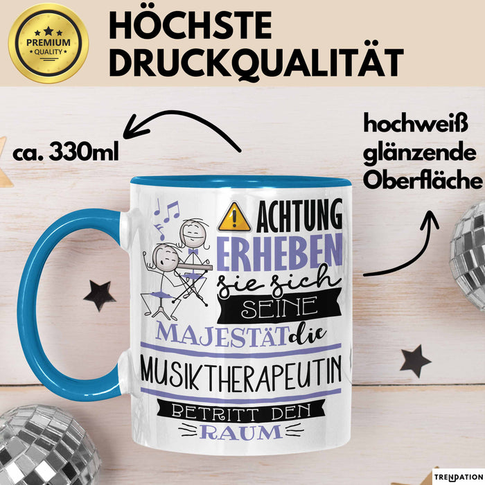 Musiktherapeutin Tasse Geschenk Lustiger Spruch Bitte Erheben Sie Sich Seine Majestät Die Musiktherapeutin Betritt Den Raum Blau Trendation