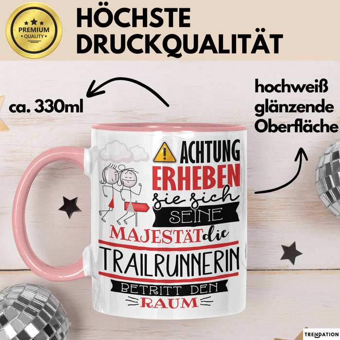 Trailrunnerin Tasse Geschenk Lustiger Spruch Bitte Erheben Sie Sich Seine Majestät Die Trailrunnerin Betritt Den Raum Rosa Trendation