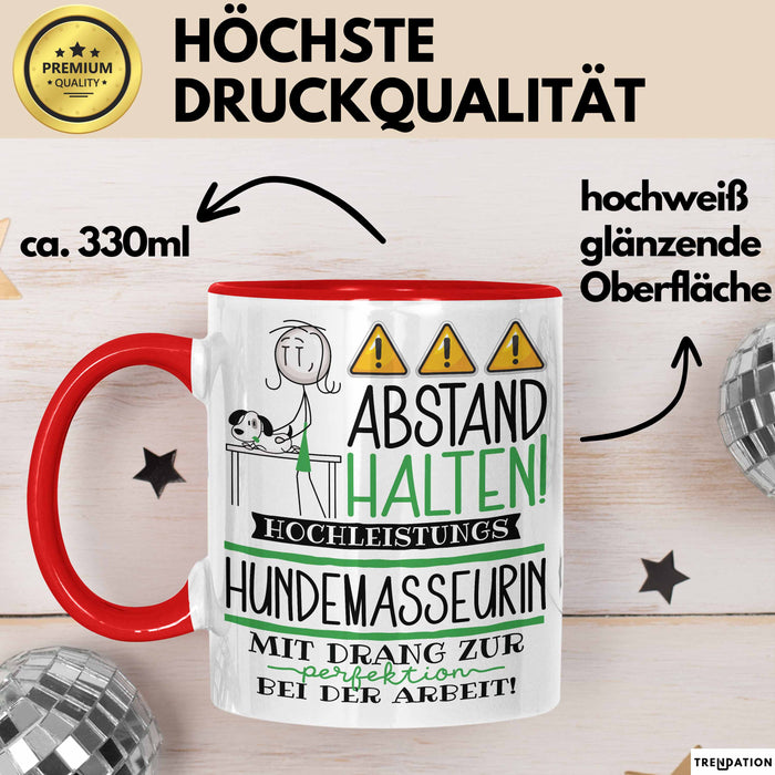 Hundemasseurin Tasse Geschenk Lustig Abstand Halten Hochleistungs-Hundemasseurin Mit Drang Zur Perfektion Bei Der Arbeit Rot Trendation