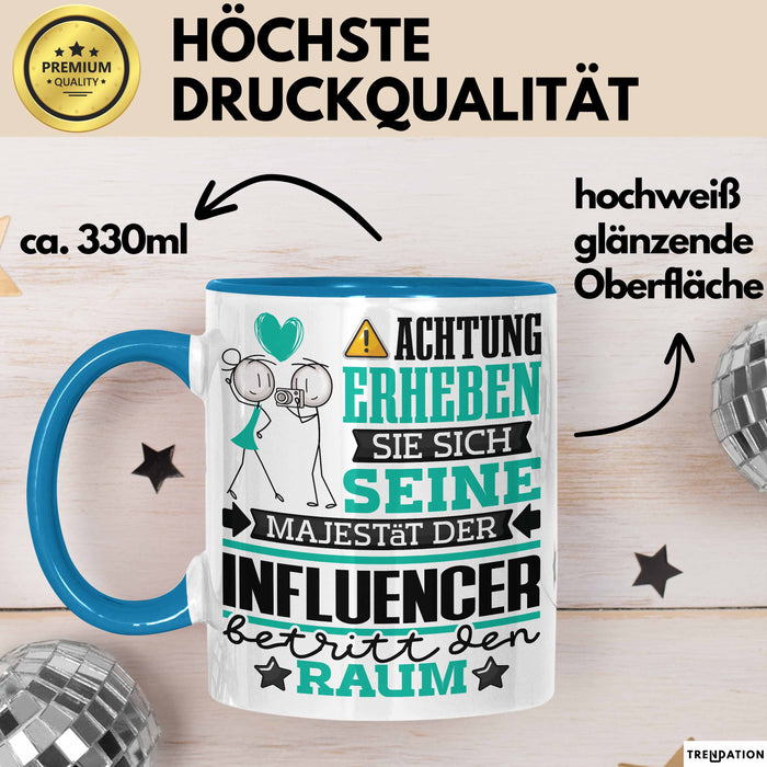 Influencer Geschenk Tasse Lustiger Spruch Erheben Sie Sich Der Influencer Betritt den Raum Blau Trendation