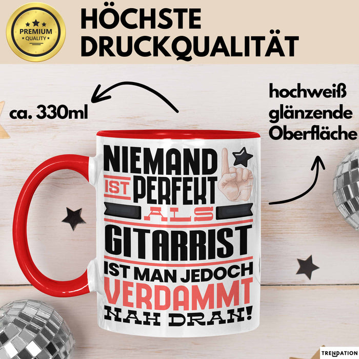 Gitarrist Geschenk Tasse Lustige Geschenkidee für Gitarrist Geburtstag Kaffee-Becher Niemand Ist Perfekt Aber Als Gitarrist Ist Man Nah Dran Rot Trendation