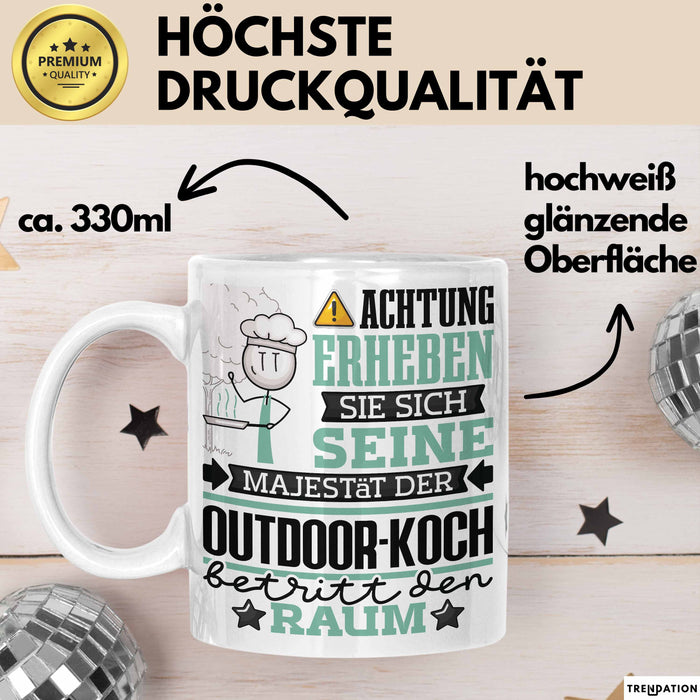 Outdoor-Koch Geschenk Tasse Lustiger Spruch Erheben Sie Sich Der Outdoor-Koch Betritt den Raum Weiß Trendation