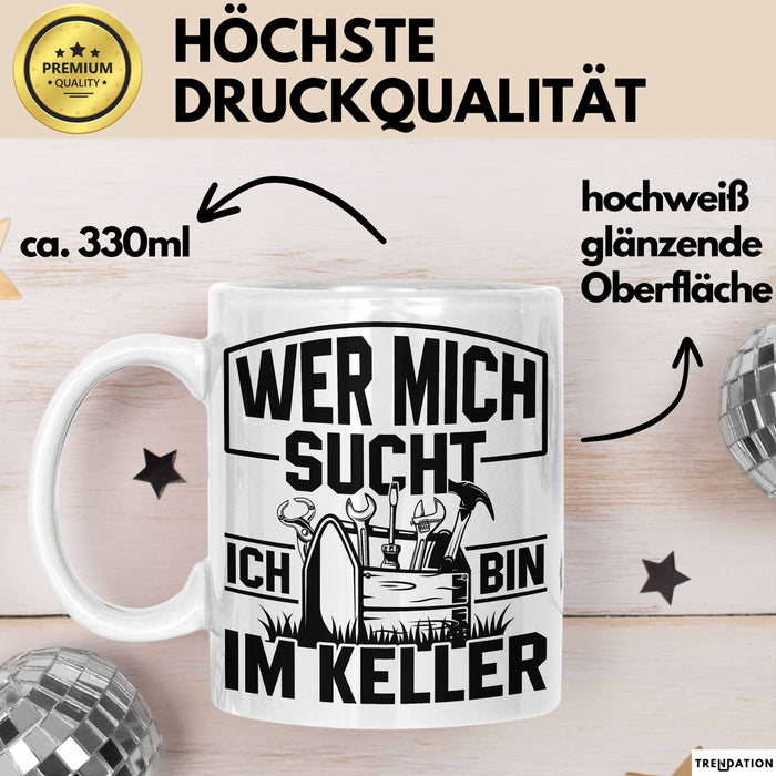 Handwerker Geschenk Tasse Wer Mich Sucht Ich Bin Im Keller KFZ Mechaniker Hausmeister Elektroniker Anlagenmechaniker Heimwerker Weiß Trendation