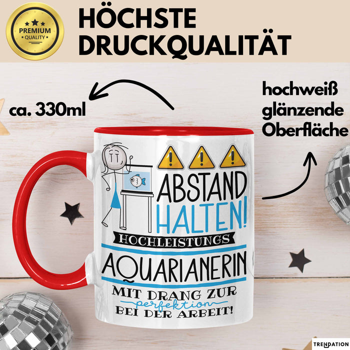 Aquarianerin Tasse Geschenk Lustig Abstand Halten Hochleistungs-Aquarianerin Mit Drang Zur Perfektion Bei Der Arbeit Rot Trendation