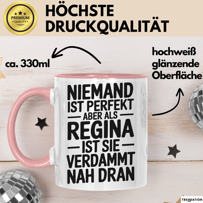 Regina Tasse Geschenk Niemand Ist Perfekt Regina Verdammt Nah Dran Geschenkidee Rosa Trendation