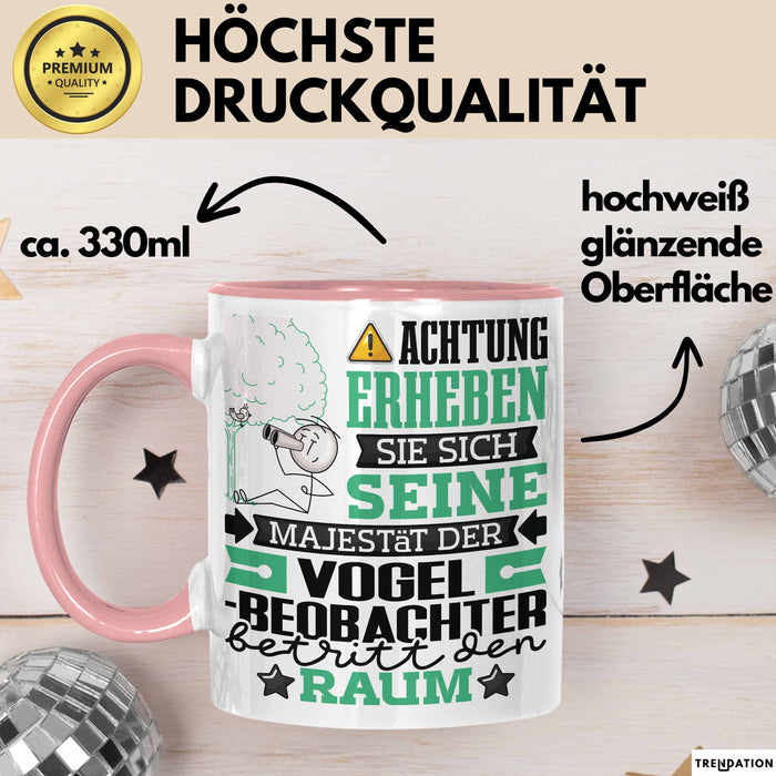 Vogelbeobachter Geschenk Tasse Lustiger Spruch Erheben Sie Sich Der Vogelbeobachter Betritt den Raum Rosa Trendation