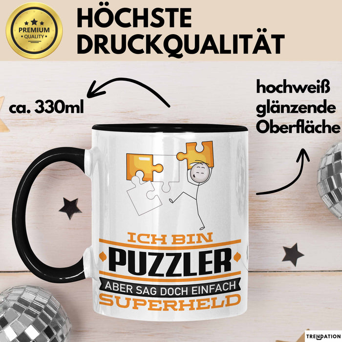 Puzzler Geschenk Tasse Ich Bin Puzzler Aber Sag Doch Einfach Superheld Lustige Geschenkdiee für Puzzler Kaffee-Becher Schwarz Trendation