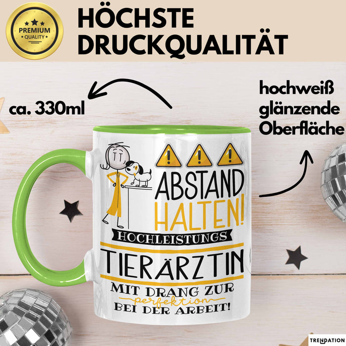 Tierärztin Tasse Geschenk Lustig Abstand Halten Hochleistungs-Tierärztin Mit Drang Zur Perfektion Bei Der Arbeit Grün Trendation