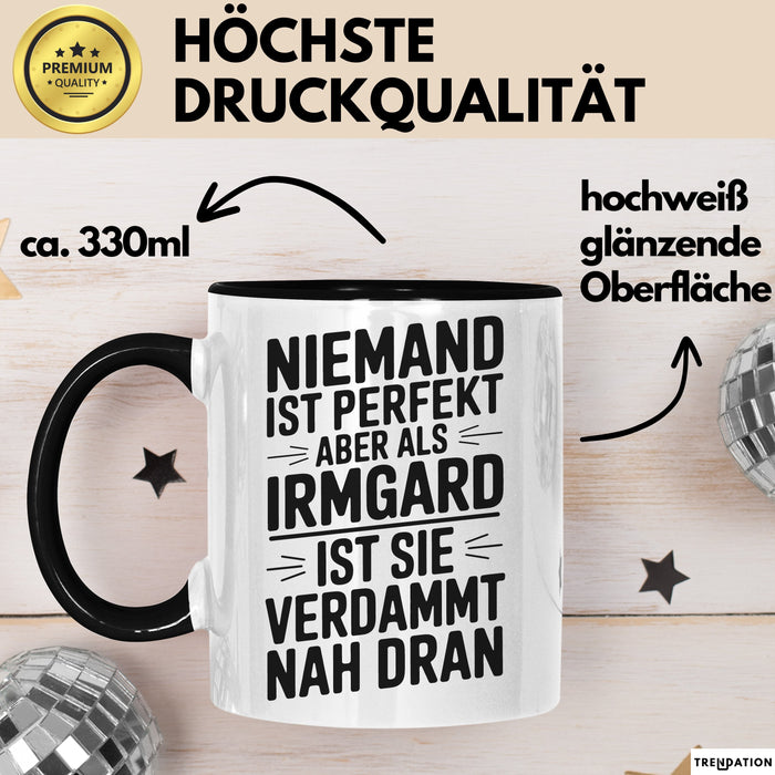Irmgard Tasse Geschenk Niemand Ist Perfekt Irmgard Verdammt Nah Dran Geschenkidee Schwarz Trendation