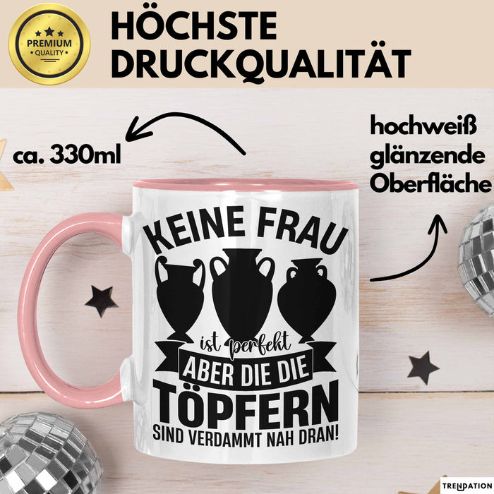 Töpferin Tasse Geschenk Keine Frau Ist Perfekt Aber Die Die Töpfern Sind Nah Dran Geschenkidee Töpfern Becher Rosa Trendation