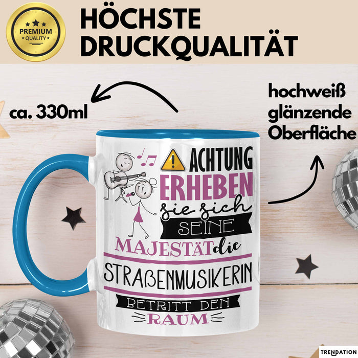 Straßenmusikerin Tasse Geschenk Lustiger Spruch Bitte Erheben Sie Sich Seine Majestät Die Straßenmusikerin Betritt Den Raum Blau Trendation