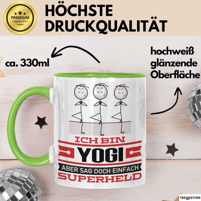 Yogi Geschenk Tasse Ich Bin Yogi Aber Sag Doch Einfach Superheld Lustige Geschenkdiee für Yogi Kaffee-Becher Grün Trendation