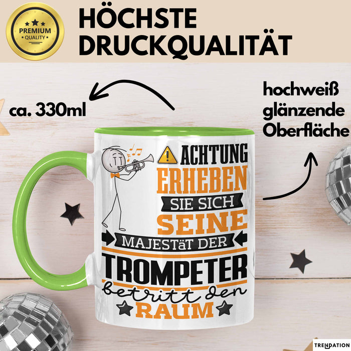 Trompeter Geschenk Tasse Lustiger Spruch Erheben Sie Sich Der Trompeter Betritt den Raum Grün Trendation