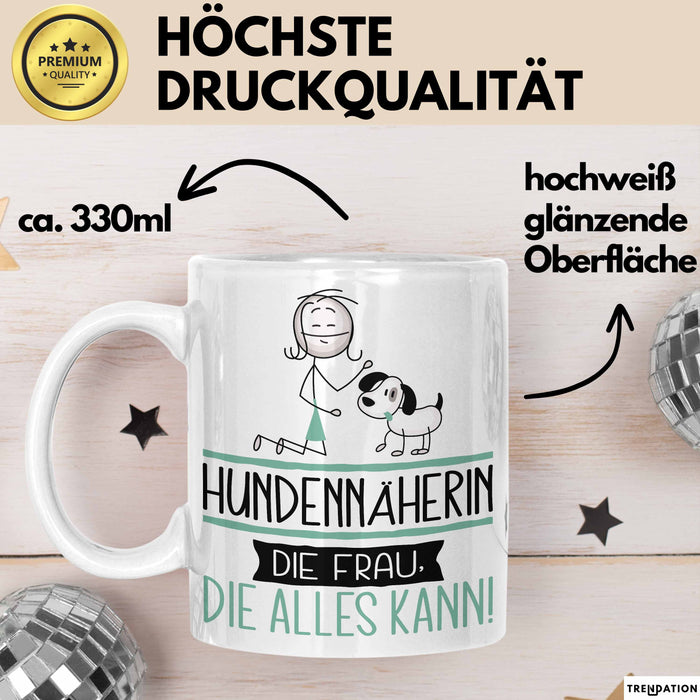 Hundennäherin Geschenk Tasse Becher Die Frau Die Allen Kann Geschenkidee für eine Hundennäherin Lustig Weiß Trendation