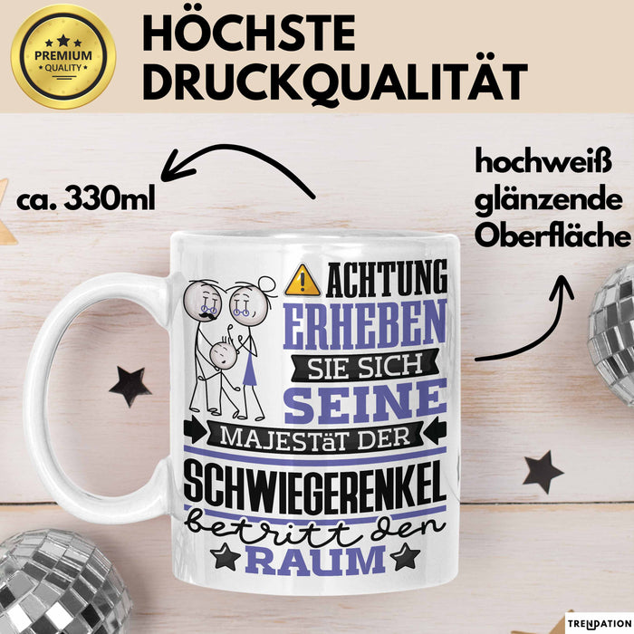 Schwiegerenkel Geschenk Tasse Lustiger Spruch Erheben Sie Sich Der Schwiegerenkel Betritt den Raum Weiß Trendation