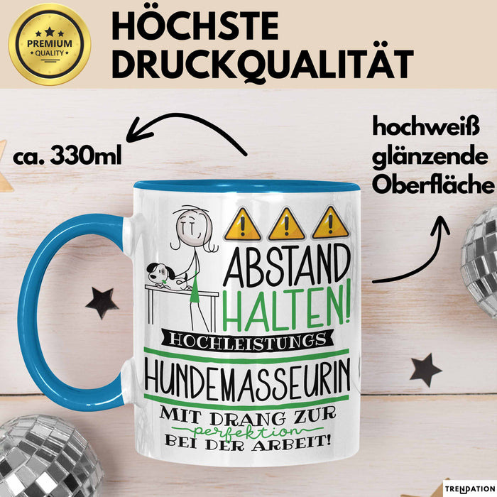 Hundemasseurin Tasse Geschenk Lustig Abstand Halten Hochleistungs-Hundemasseurin Mit Drang Zur Perfektion Bei Der Arbeit Blau Trendation
