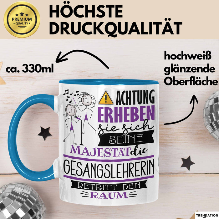 Gesangslehrerin Tasse Geschenk Lustiger Spruch Bitte Erheben Sie Sich Seine Majestät Die Gesangslehrerin Betritt Den Raum Blau Trendation