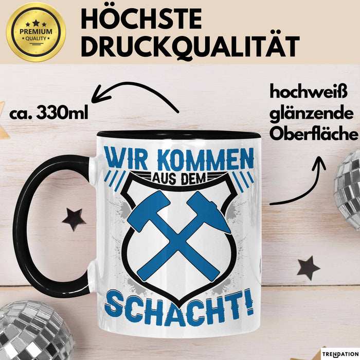 Aue im Erzgebirge Tasse Wir Kommen Aus Dem Schacht Steine Klopfen Kaffee-Becher Geschenkidee Geschenk Schwarz Trendation