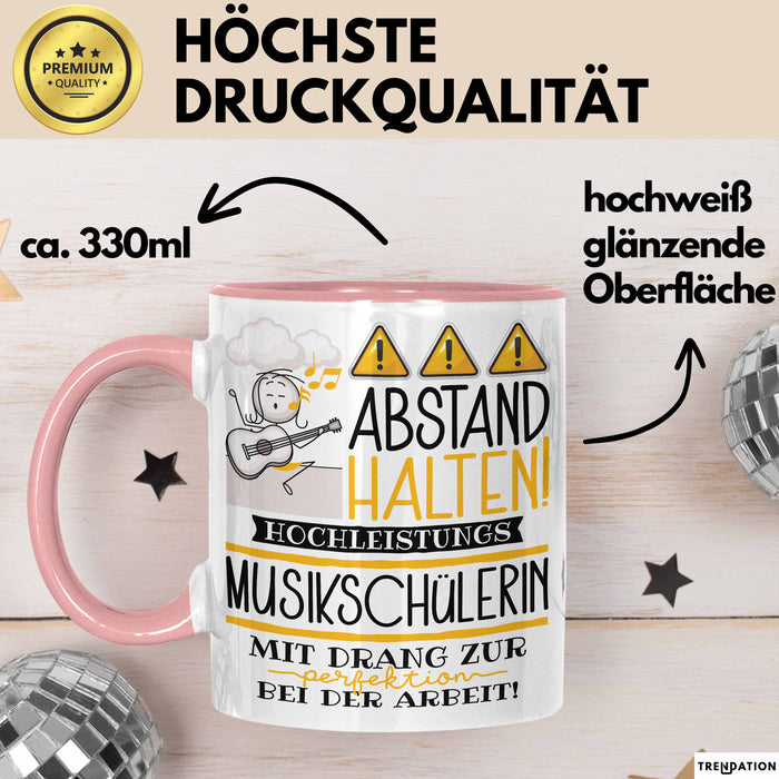 Musikschülerin Tasse Geschenk Lustig Abstand Halten Hochleistungs-Musikschülerin Mit Drang Zur Perfektion Bei Der Arbeit Rosa Trendation