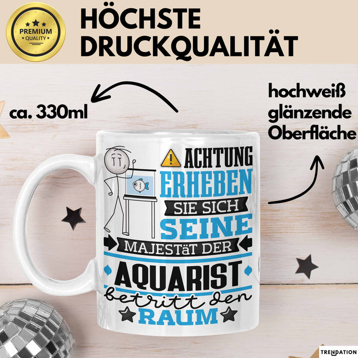 Aquarist Geschenk Tasse Lustiger Spruch Erheben Sie Sich Der Aquarist Betritt den Raum Weiß Trendation