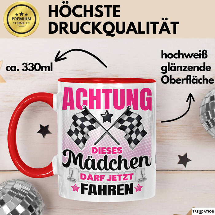 Führerschein Bestanden Geschenk Tasse Bestandener Führerschein Achtung Dieses Mädchen Darf Jetzt Fahren Fahrschule Kaffee-Becher Rot Trendation