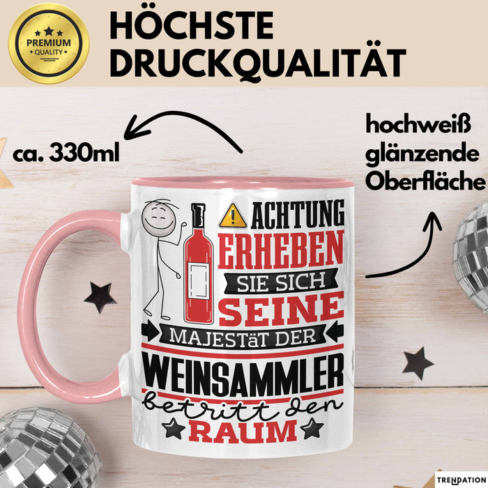 Weinsammler Geschenk Tasse Lustiger Spruch Erheben Sie Sich Der Weinsammler Betritt den Raum Rosa Trendation