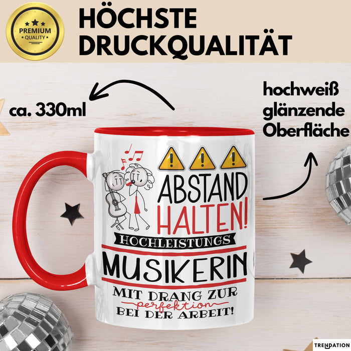 Musikerin Tasse Geschenk Lustig Abstand Halten Hochleistungs-Musikerin Mit Drang Zur Perfektion Bei Der Arbeit Rot Trendation