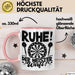 Dart-Spieler Geschenk Tasse Kaffee-Becher Darts Geschenkidee Spruch Geburtstag Ruhe Der Meister Wirft Rosa Trendation