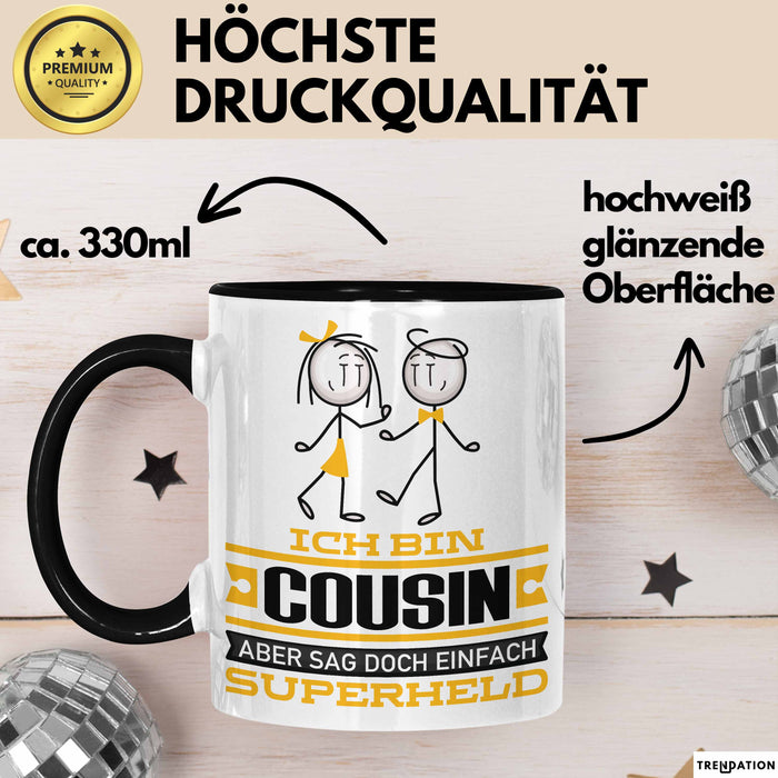 Cousin Geschenk Tasse Ich Bin Cousin Aber Sag Doch Einfach Superheld Lustige Geschenkdiee für Cousin Kaffee-Becher Schwarz Trendation