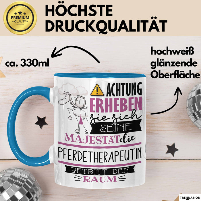 Pferdetherapeutin Tasse Geschenk Lustiger Spruch Bitte Erheben Sie Sich Seine Majestät Die Pferdetherapeutin Betritt Den Raum Blau Trendation