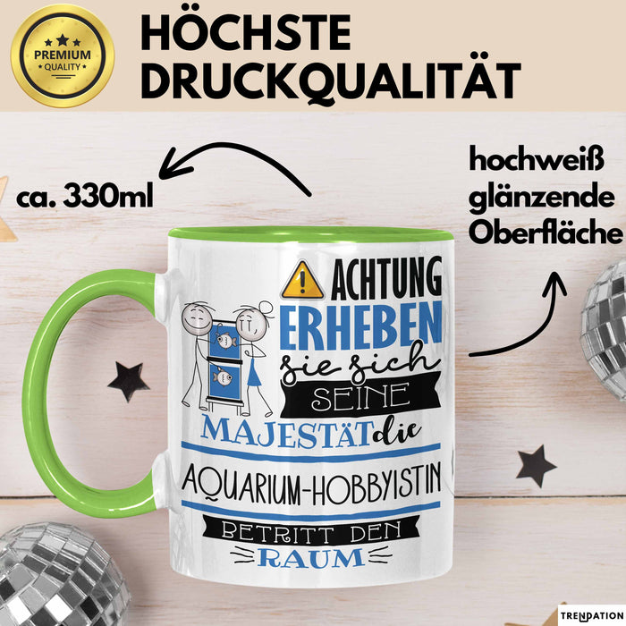 Aquarium-Hobbyistin Tasse Geschenk Lustiger Spruch Bitte Erheben Sie Sich Seine Majestät Die Aquarium-Hobbyistin Betritt Den Raum Grün Trendation