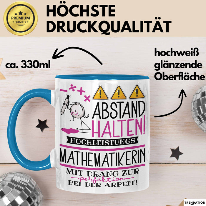 Mathematikerin Tasse Geschenk Lustig Abstand Halten Hochleistungs-Mathematikerin Mit Drang Zur Perfektion Bei Der Arbeit Blau Trendation