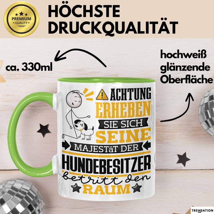 Hundebesitzer Geschenk Tasse Lustiger Spruch Erheben Sie Sich Der Hundebesitzer Betritt den Raum Grün Trendation