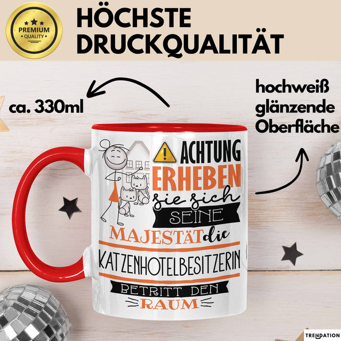 Katzenhotelbesitzerin Tasse Geschenk Lustiger Spruch Bitte Erheben Sie Sich Seine Majestät Die Katzenhotelbesitzerin Betritt Den Raum Rot Trendation