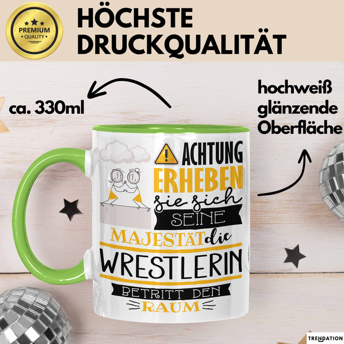 Wrestlerin Tasse Geschenk Lustiger Spruch Bitte Erheben Sie Sich Seine Majestät Die Wrestlerin Betritt Den Raum Grün Trendation