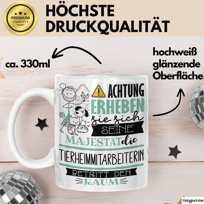 Tierheimmitarbeiterin Tasse Geschenk Lustiger Spruch Bitte Erheben Sie Sich Seine Majestät Die Tierheimmitarbeiterin Betritt Den Raum Weiß Trendation