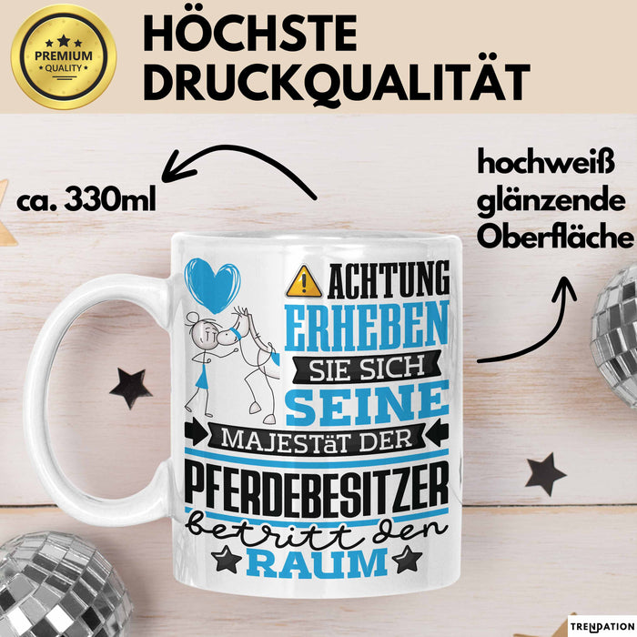 Pferdebesitzer Geschenk Tasse Lustiger Spruch Erheben Sie Sich Der Pferdebesitzer Betritt den Raum Weiß Trendation