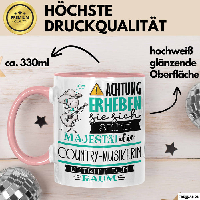 Country-Musikerin Tasse Geschenk Lustiger Spruch Bitte Erheben Sie Sich Seine Majestät Die Country-Musikerin Betritt Den Raum Rosa Trendation