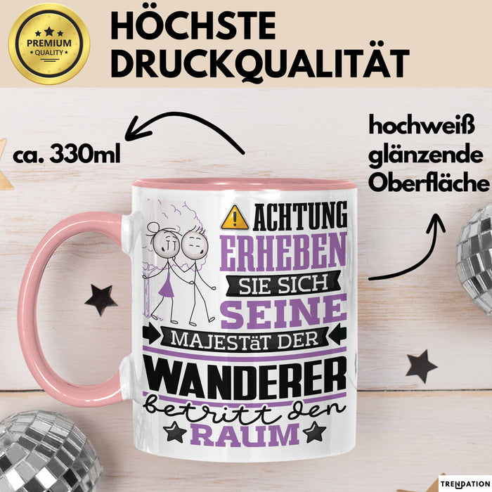 Wanderer Geschenk Tasse Lustiger Spruch Erheben Sie Sich Der Wanderer Betritt den Raum Rosa Trendation
