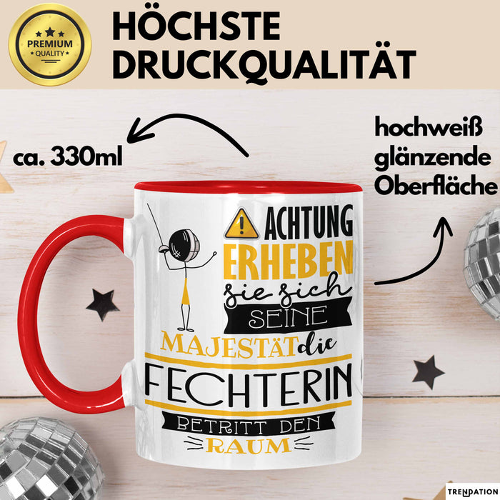 Fechterin Tasse Geschenk Lustiger Spruch Bitte Erheben Sie Sich Seine Majestät Die Fechterin Betritt Den Raum Rot Trendation