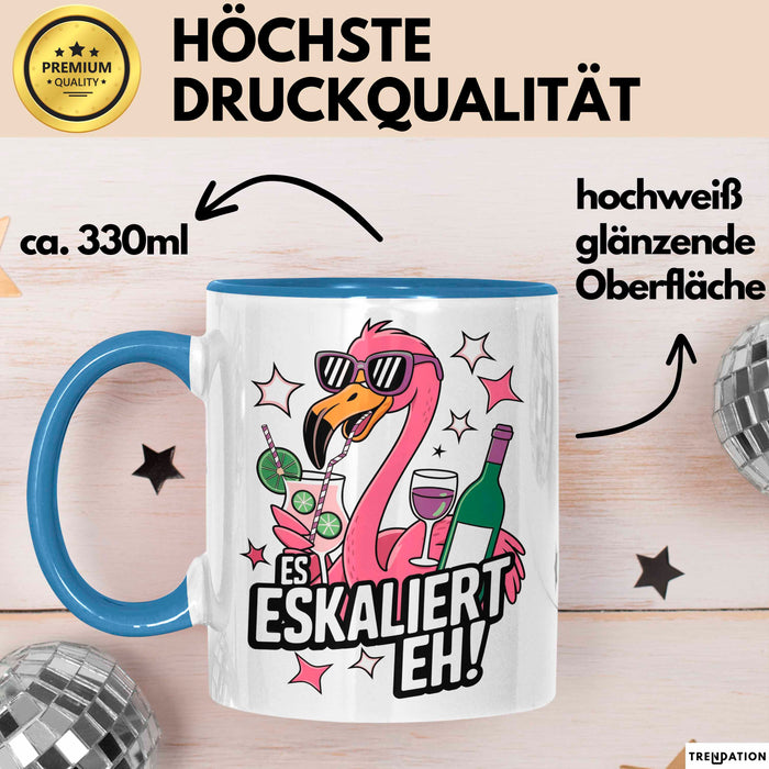 Flamingo Trinkend Tasse Geschenk Lustige Geschenkidee Spruch Es Eskaliert Eh Blau Trendation
