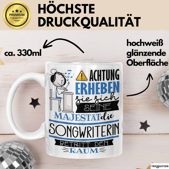 Songwriterin Tasse Geschenk Lustiger Spruch Bitte Erheben Sie Sich Seine Majestät Die Songwriterin Betritt Den Raum Weiß Trendation