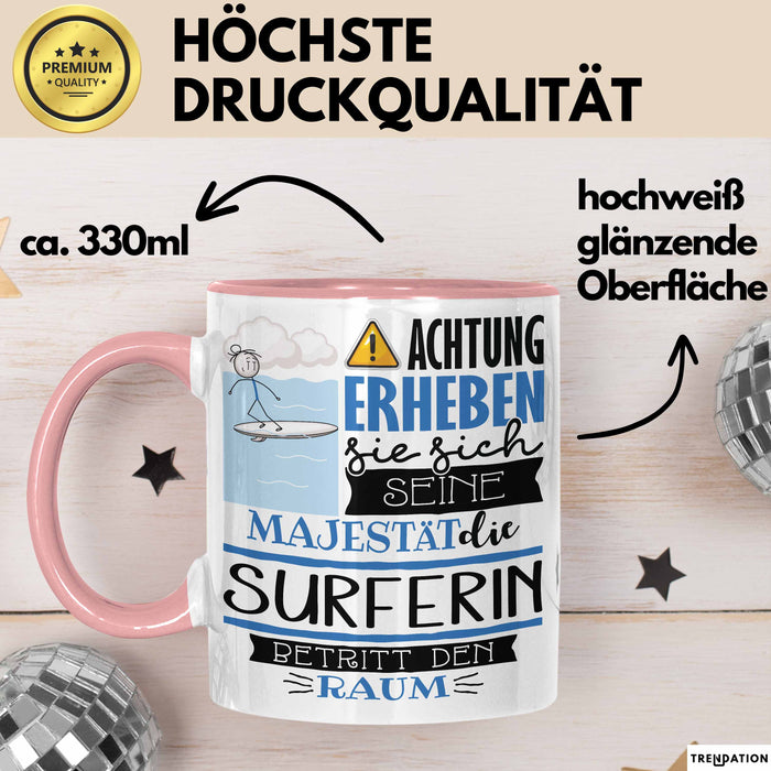 Surferin Tasse Geschenk Lustiger Spruch Bitte Erheben Sie Sich Seine Majestät Die Surferin Betritt Den Raum Rosa Trendation