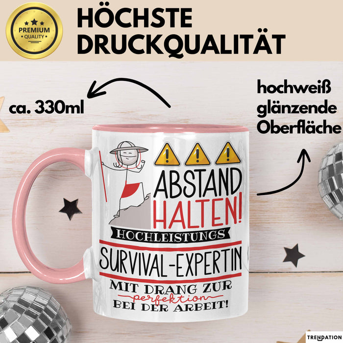 Survival-Expertin Tasse Geschenk Lustig Abstand Halten Hochleistungs-Survival-Expertin Mit Drang Zur Perfektion Bei Der Arbeit Rosa Trendation