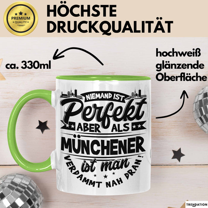 München Tasse Geschenk Heimat Münchener Geschenkidee Kaffee-Becher Bayern Niemand Ist Perfekt Aber Als Münchener Ist Man Verdammt Nah Dran Grün Trendation
